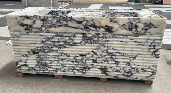 Kabinet marmar calacatta viola