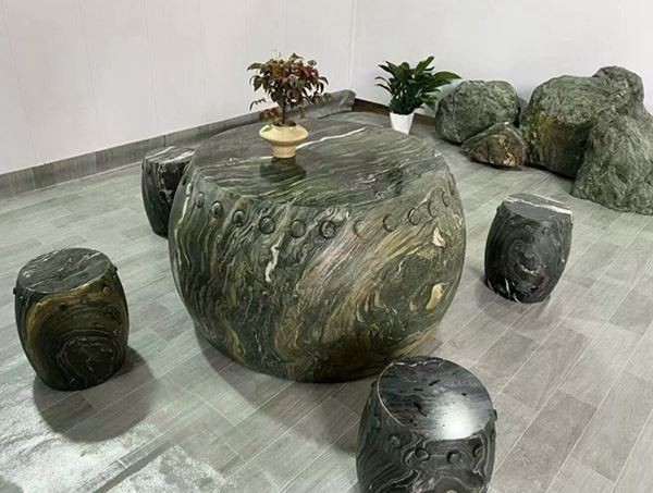 Meja luaran marmar bulat